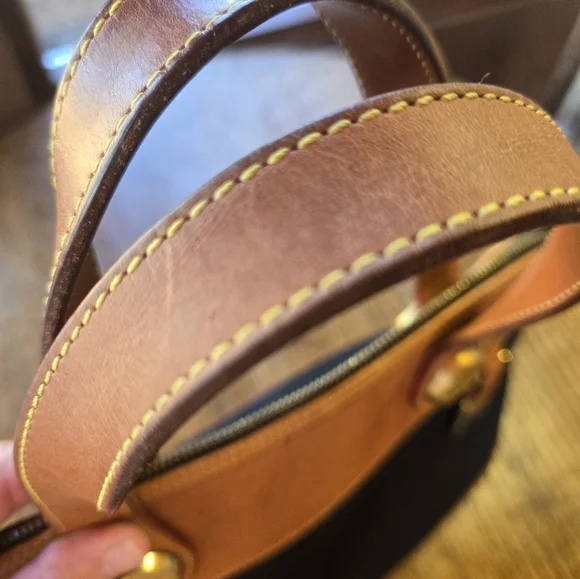 Vintage Dooney & Bourke No. B06640 Cabriolet Zip Satchel in black canvas - Picture 10 of 13